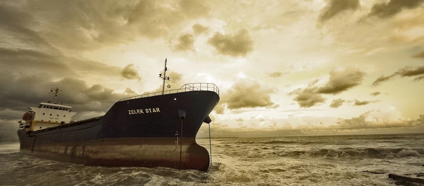 Πέντε ναυτικοί απήχθησαν σε επιθέσεις πειρατών εναντίον δύο εμπορικών πλοίων στην Ισημερινή Γουινέα